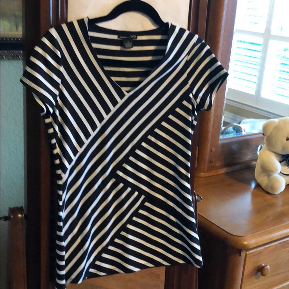 Black and white geometric stripe top